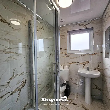 Tatil Evi Modern & Spacious 5-bedroom House With Game *
