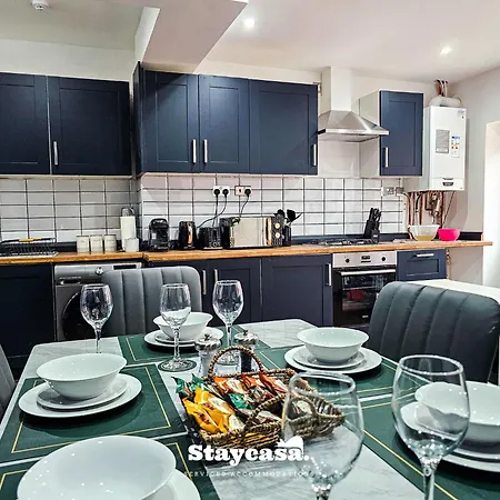 Modern & Spacious 5-bedroom House With Game Tatil Evi