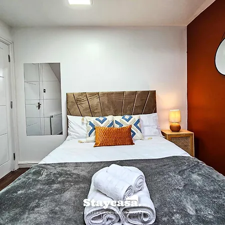 Tatil Evi Modern & Spacious 5-bedroom House With Game Manchester