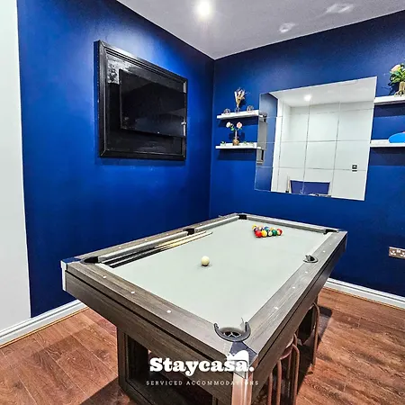 Modern & Spacious 5-bedroom House With Game *