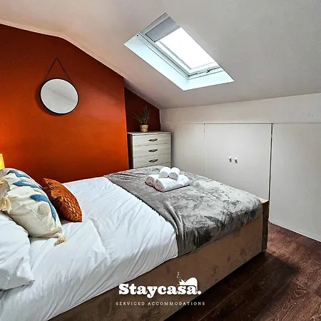 Tatil Evi Modern & Spacious 5-bedroom House With Game Manchester