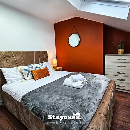 Modern & Spacious 5-bedroom House With Game