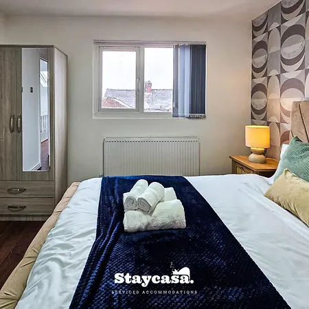 Tatil Evi Modern & Spacious 5-bedroom House With Game Manchester