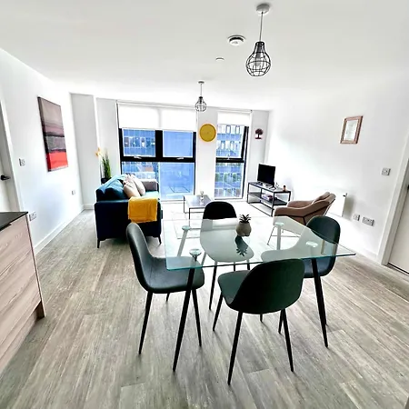 Fresh 2bed 2bath 2mins Drive To Man Utd Stadium