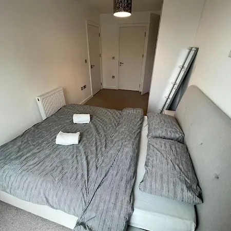 Modern 2-bed Flat In Centre Manchester