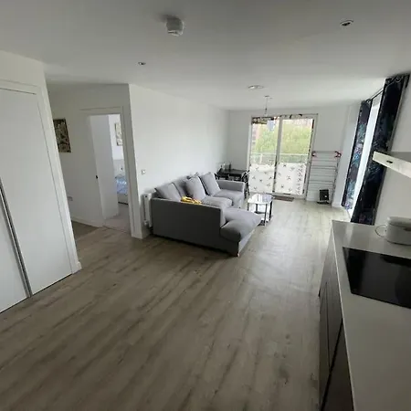 Modern 2-bed Flat In Centre Apartment *
