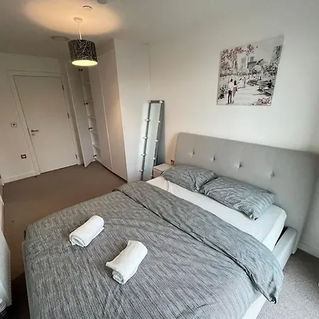 Modern 2-bed Flat In Centre Apartment Manchester