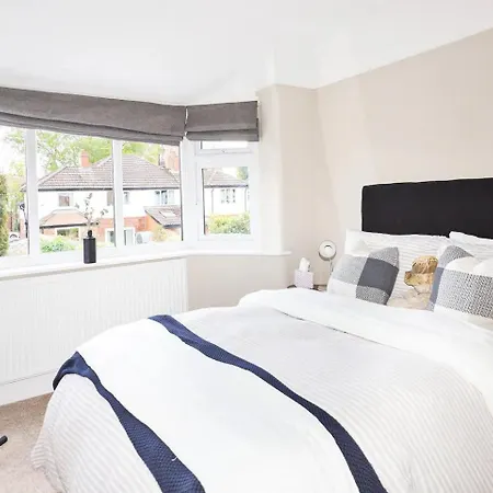 Pass The Keys Picture Perfect Haven In Didsbury Village - Free Parking & Ev Station *