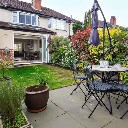 Pass The Keys Picture Perfect Haven In Didsbury Village - Free Parking & Ev Station * Manchester