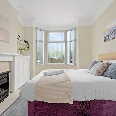 Modern 4br In M11, Close To Etihad Stadium Sleeps 11 Feriehus *