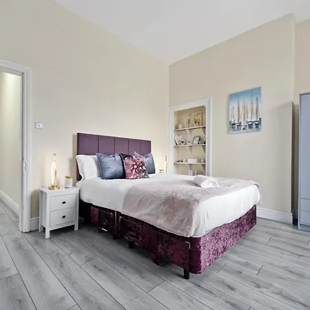 度假居 Modern 4br In M11, Close To Etihad Stadium Sleeps 11