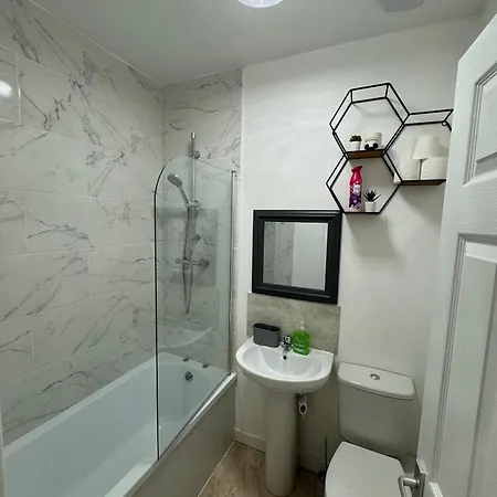 Апартаменты Mk Apartments, Chorlton, Car Park