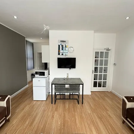 Mk Apartments, Chorlton, Car Park アパート