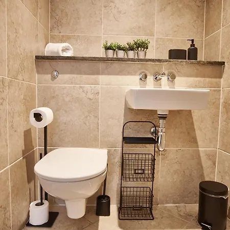 The Aquamarine アパート *