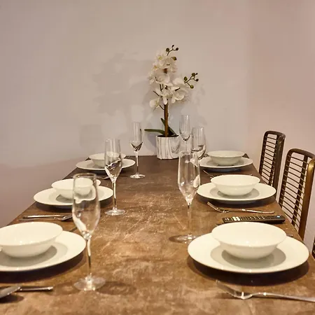 The Aquamarine アパート