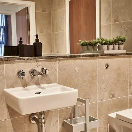 The Aquamarine アパート *