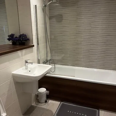 Διαμέρισμα 2 Bed Penthouse Apt W Balcony & Views