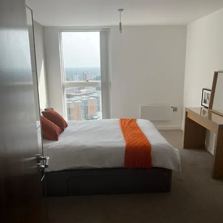 2 Bed Penthouse Apt W Balcony & Views Διαμέρισμα Μάντσεστερ