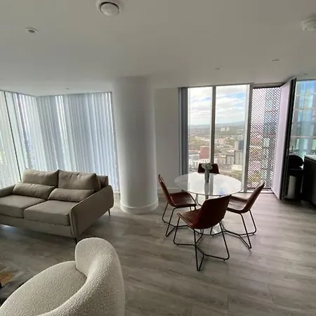 Apartment Modern 2 Bed Corner With Gym &