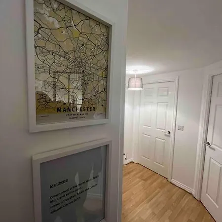 Modern 2bed City Centre Apartment, Sleeps 6, Free Parking, Smart Tvs Apartament *
