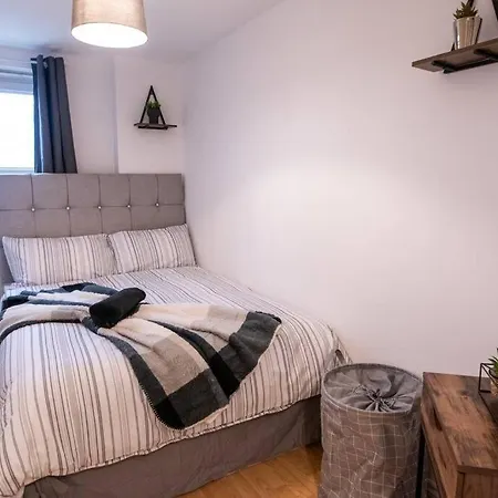 Modern 2bed City Centre Apartment, Sleeps 6, Free Parking, Smart Tvs *