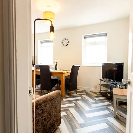 Cosy & Compact In Swinton Apartment Manchester