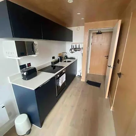 Lovely 1 Bedroom Duplex In *