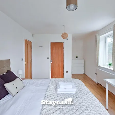 Large 6br House Free Parking & Wifi * Manchester