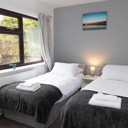 Holiday home Carpe Diem - Stunning 4 Bed With Games Table Manchester