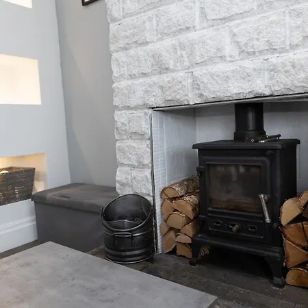 Holiday home Carpe Diem - Stunning 4 Bed With Games Table Manchester