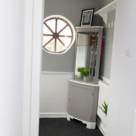 Carpe Diem - Stunning 4 Bed With Games Table