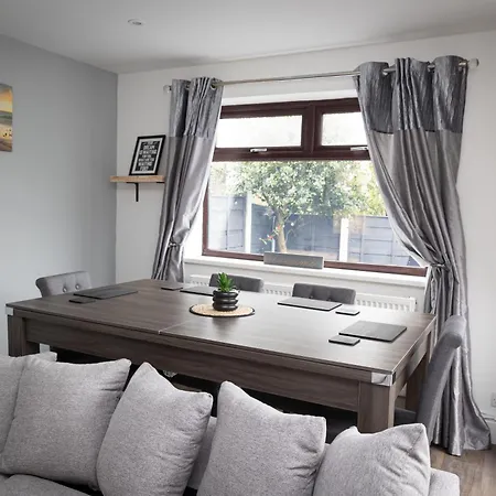 Carpe Diem - Stunning 4 Bed With Games Table Holiday home
