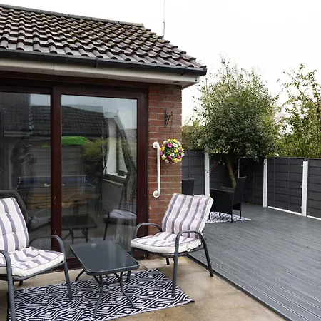 Carpe Diem - Stunning 4 Bed With Games Table Manchester