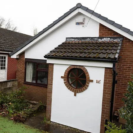 Carpe Diem - Stunning 4 Bed With Games Table Holiday home Manchester