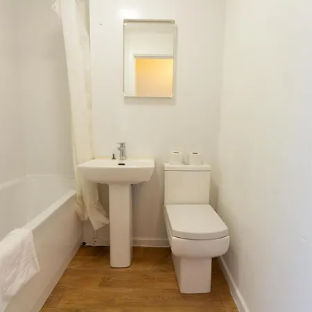 Centrally Located 1bed Apt In Stretford Lejlighed