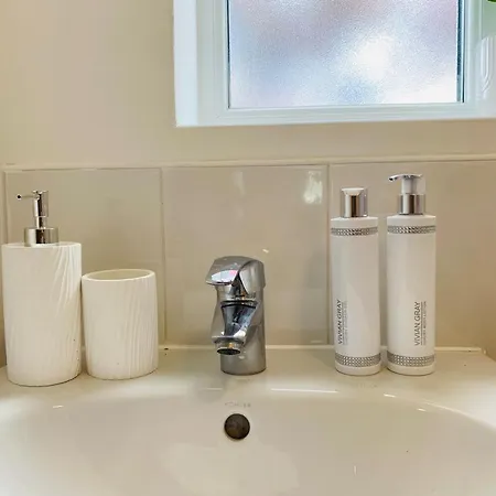 Modern, Stylish And Central *