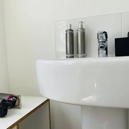 Privat bolig Modern, Stylish And Central *