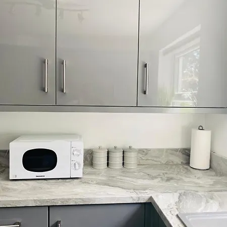 Modern, Stylish And Central *