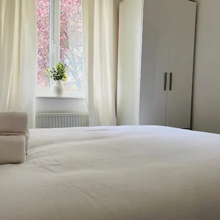 Modern, Stylish And Central Privat bolig