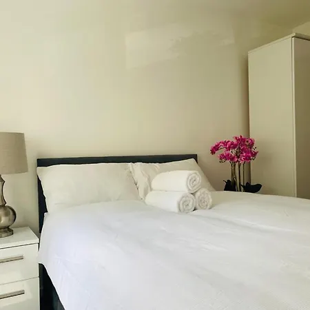 Modern, Stylish And Central Privat bolig *