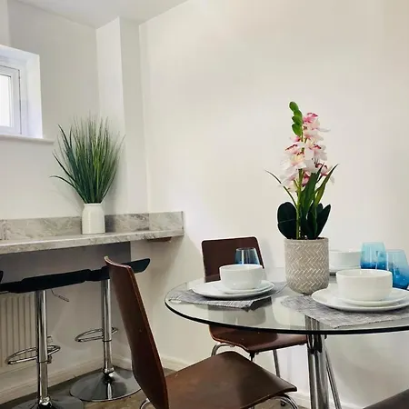 Modern, Stylish And Central *