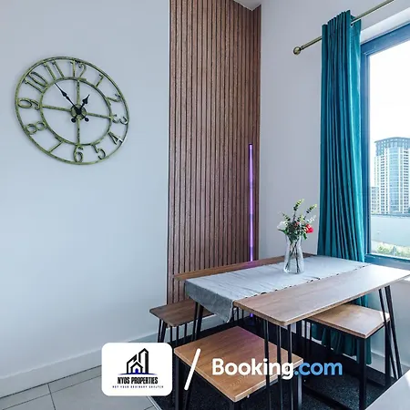 Media City Apt Sleeps8, 25 Percent Off For Monthly Stays, Business & Leisure Manchester