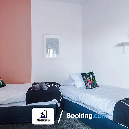 Last-minute Offer L Salford L United Kingdom L Nyos Short Lets & Serviced - Perfect For Business & Leisure * Manchester