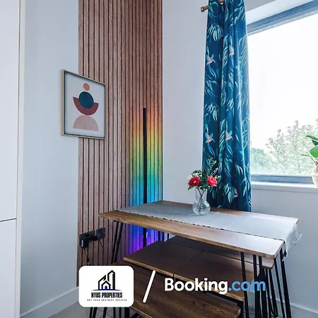 Last-minute Offer L Salford L United Kingdom L Nyos Short Lets & Serviced - Perfect For Business & Leisure Apartment Manchester