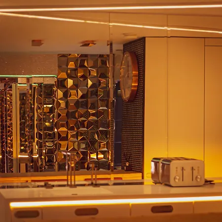 Luxury - Centre マンチェスター