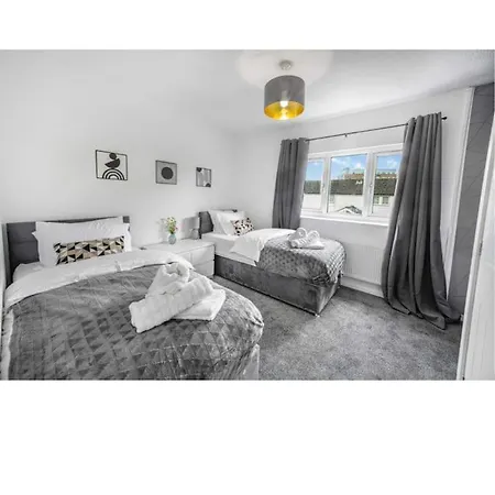 Centre House, Perfect For Long Stays! Parking, Wifi, Outdoor Space Feriehus Manchester