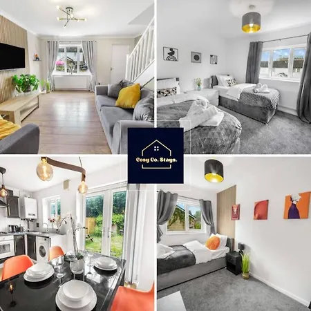 Centre House, Perfect For Long Stays! Parking, Wifi, Outdoor Space 맨체스터