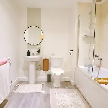 2bed Flat - Free Parking - Etihad Co-op Live - Pass The Keys