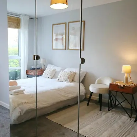 Appartement Walk To Man & With Free Parking - Pass The Keys *