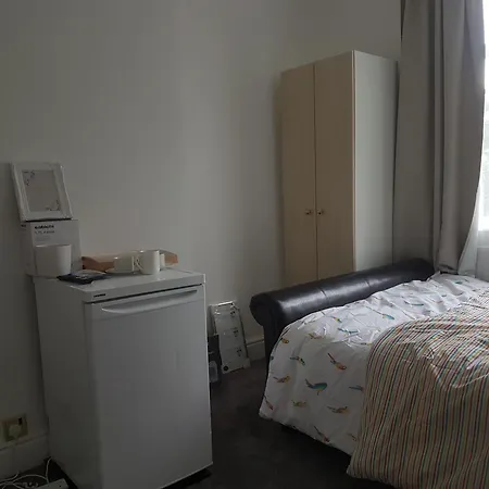 A Quiet & Comfortable 4 Bedroom House * Manchester
